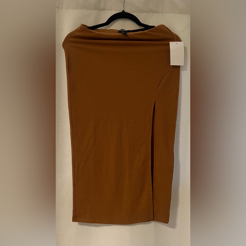 Midi skirt with slit